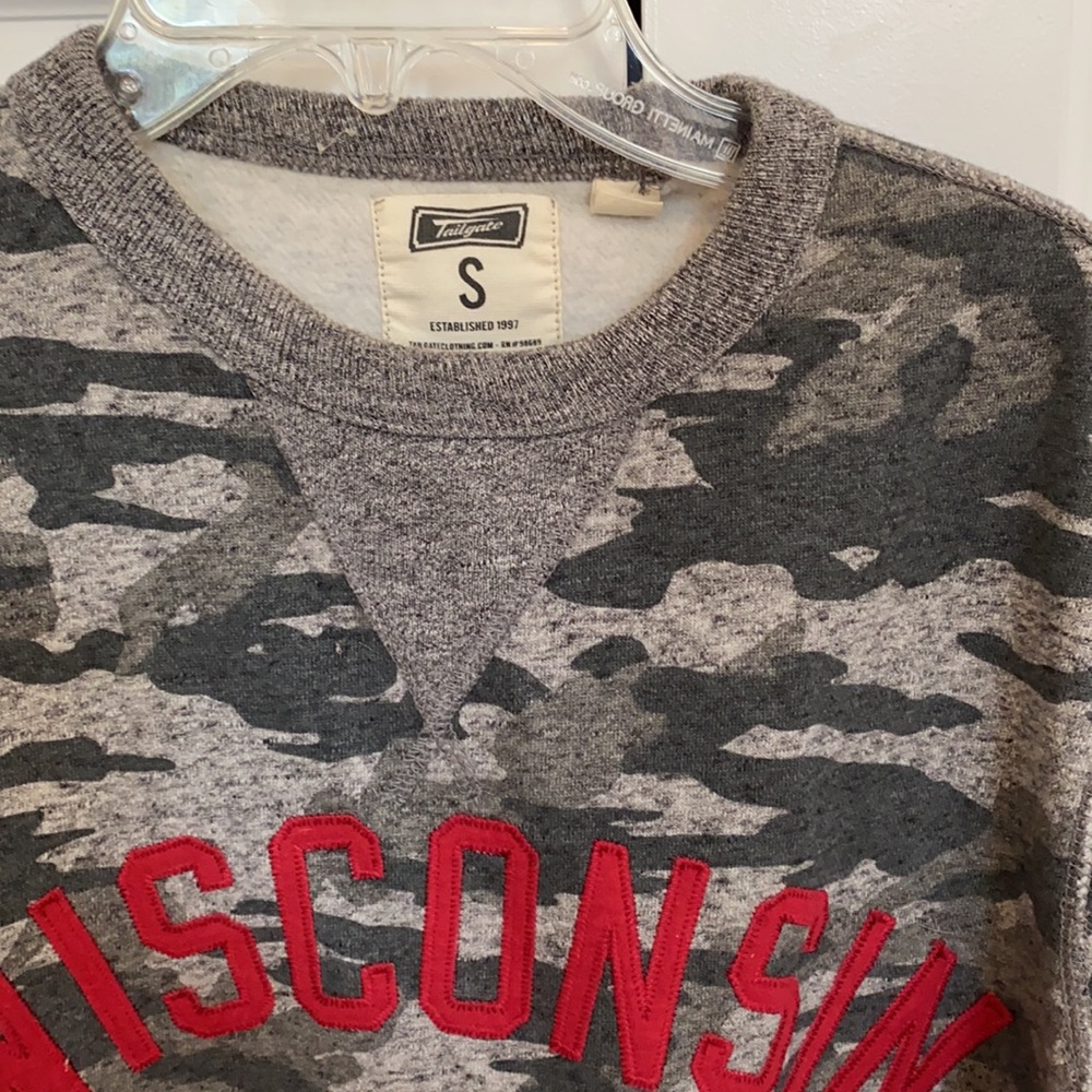 Wisconsin badgers pullover - Picture 2 of 5